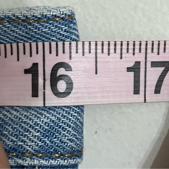 Women’s Levi’s 501 Original Button Fly Distressed Jeans Size 30‎ X 26 Light Wash - Picture 5 of 14